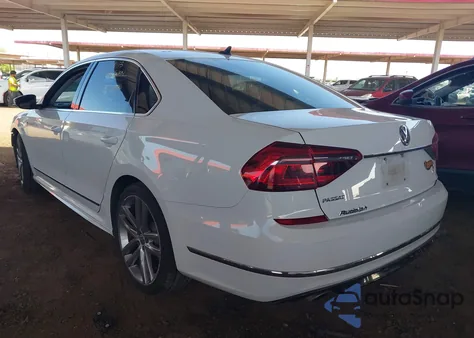 2017 Volkswagen Passat 1.8T R-Line z USA, uszkodzony, nr VIN 1VWDT7A32HC078796